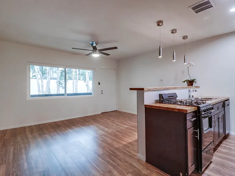 1024 Turquoise St #L — Photo 13