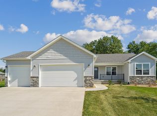 189 Eagle Ridge Dr, Waverly, IA 50677