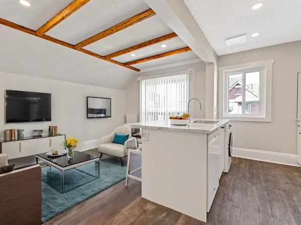 137 Carruthers Ave #2, Ottawa, ON K1Y 1N4