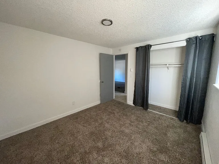Dry Creek Apartments — Photo 10