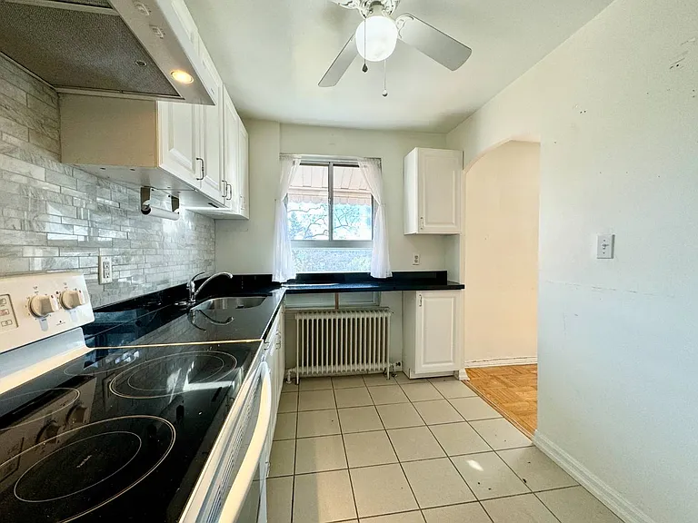 2696 Lake Shore Blvd W #16 — Photo 2