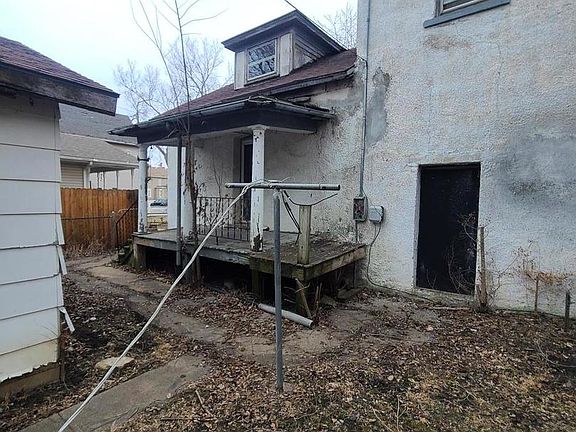 3rd image of 369 S 4th Ave