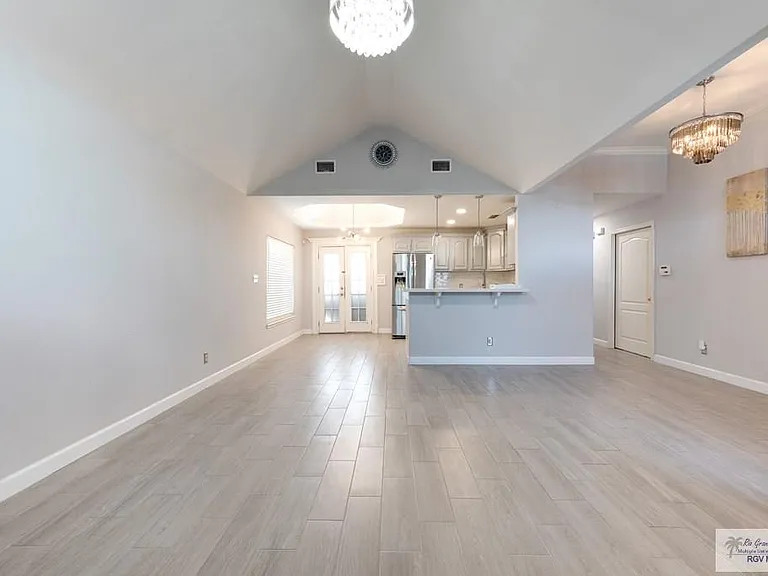 2709 S Calle Duquesa — Photo 6