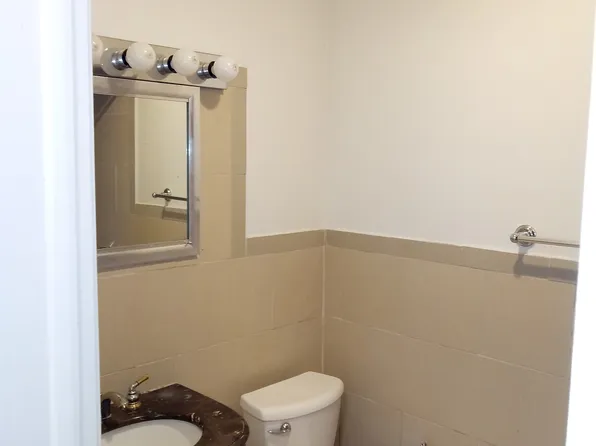 4912 Mulford St APT 2B, Skokie, IL 60077