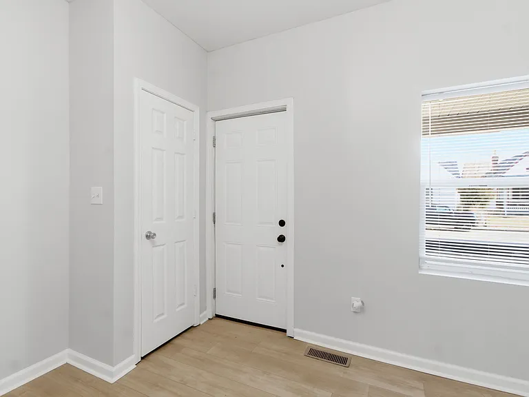 1338 Barth Ave #1338 — Photo 9