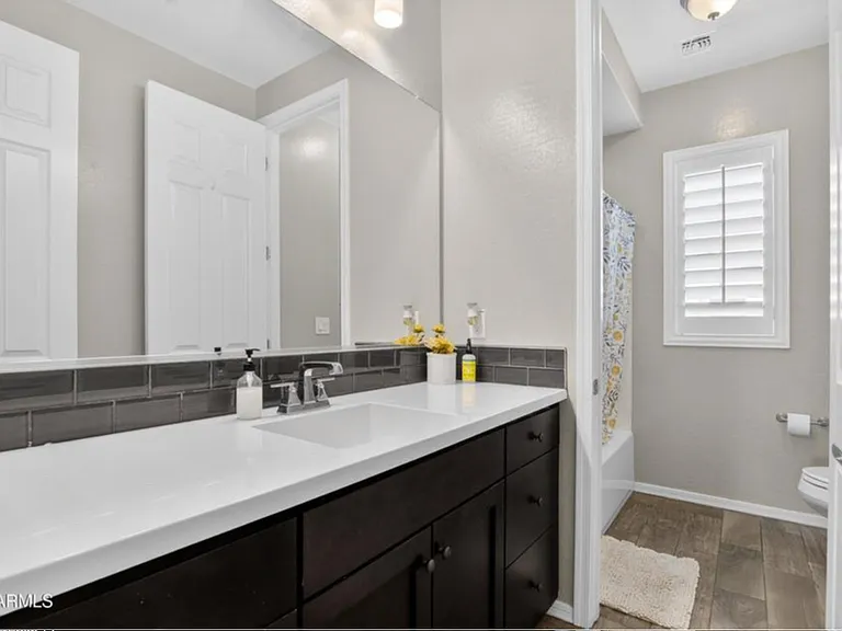 2419 W Gloria Ln — Photo 30
