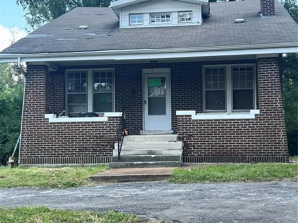 7745 Circle Dr, Saint Louis, MO 63121