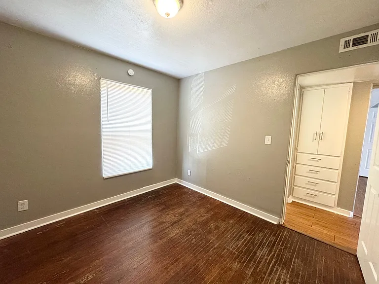 2030 NW 25th St #15 — Photo 15