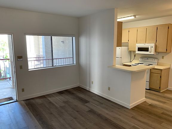 3rd image of 3928 Illinois St APT 203