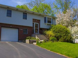 95 Willowcreek Ave, Schenectady, NY 12304