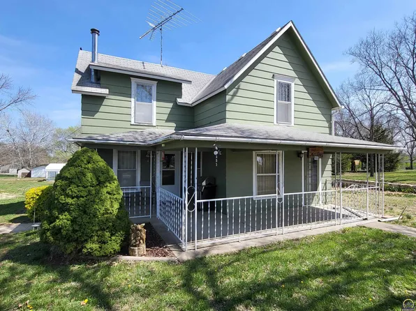 490 Gertrude St, Harveyville, KS 66431