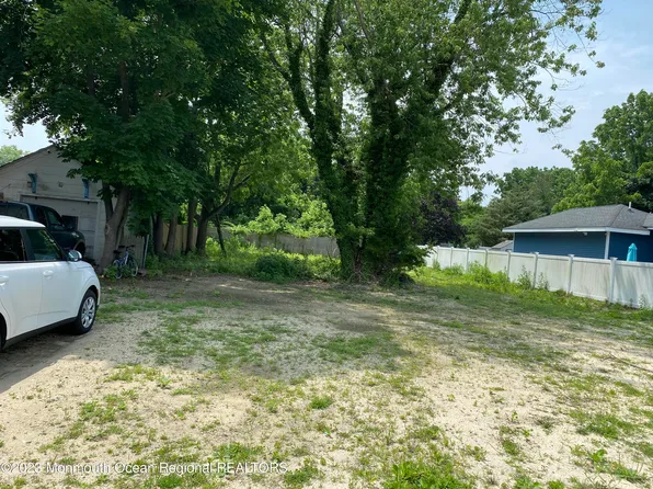 212 Wood Street, Tuckerton, NJ 08087