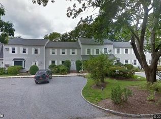 43 Brushy Neck Ln APT 4, Westhampton, NY 11977