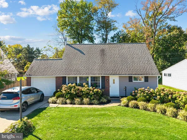 77 Junewood Dr, Levittown, PA 19055