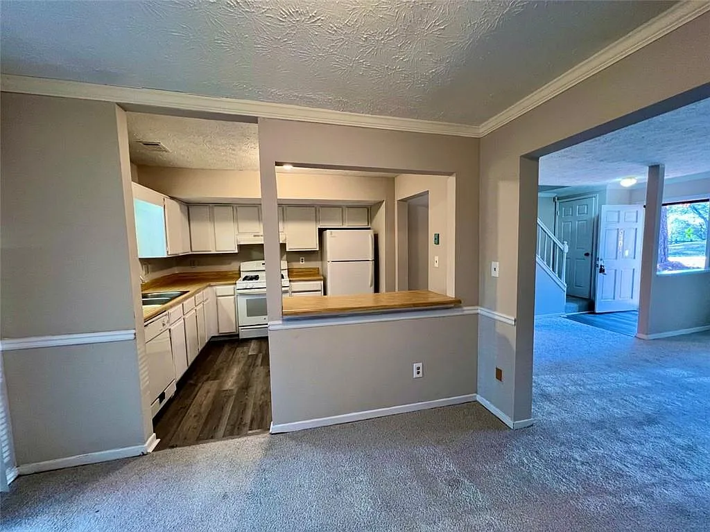 2 bed, 2.5 bath, 1160 sqft, $1,325 — Photo 3