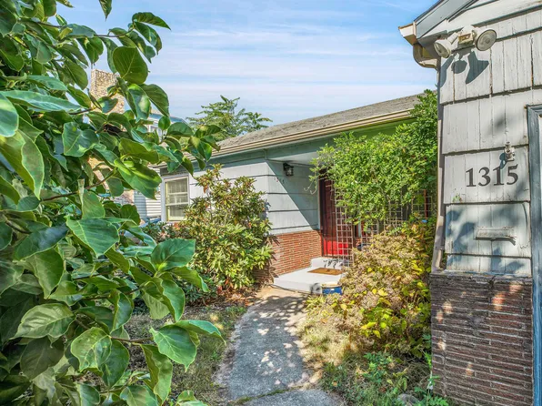 1315 N Russet St, Portland, OR 97217