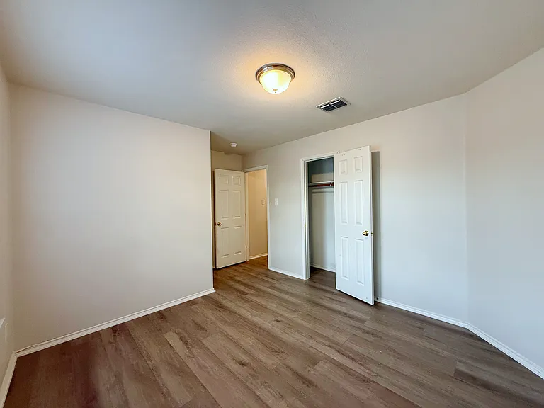 1916 Silver Leaf Dr — Photo 47