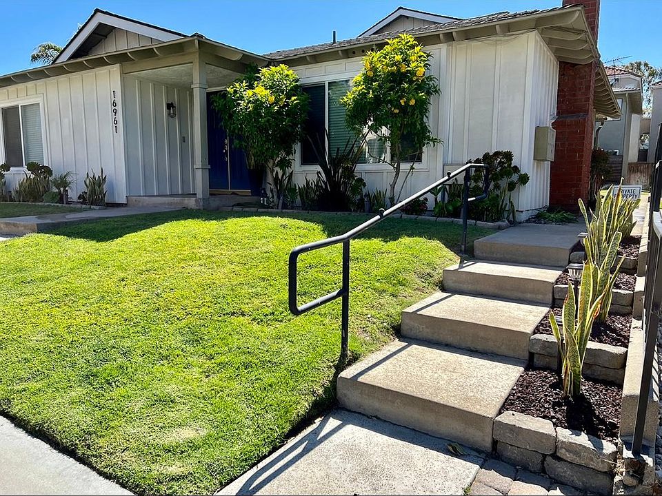 Very well maintained 4-plex in the desirable Huntington Harbor area