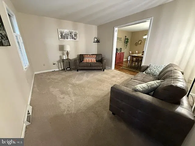 3 bed, 1.5 bath, 1512 sqft, $1,995 — Photo 3