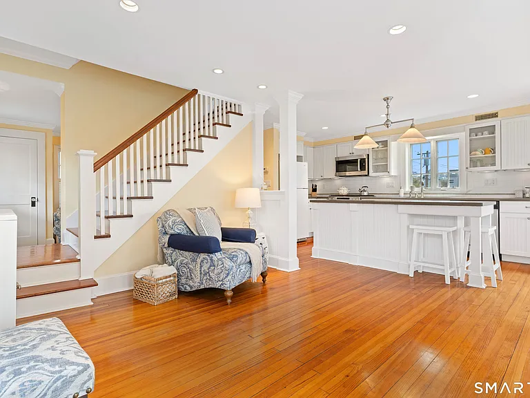 218 Totoket Rd — Photo 9