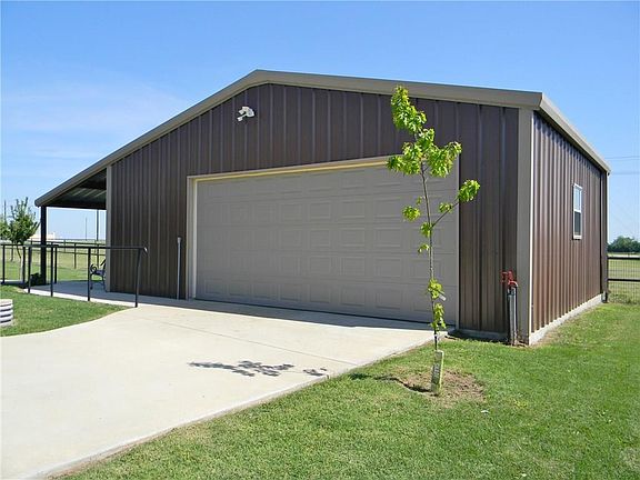 Extra large Barn/Workshop with Electricity and water.