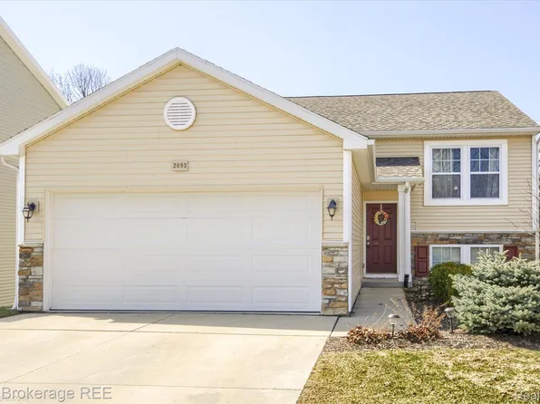 2093 Stillwater Dr, Davison, MI 48423
