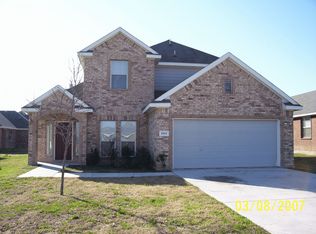 904 Wintergreen Rd, Lancaster, TX 75134