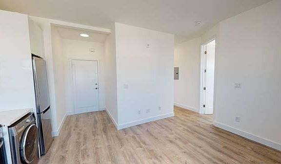 3rd image of 3201 Octavia St APT 303