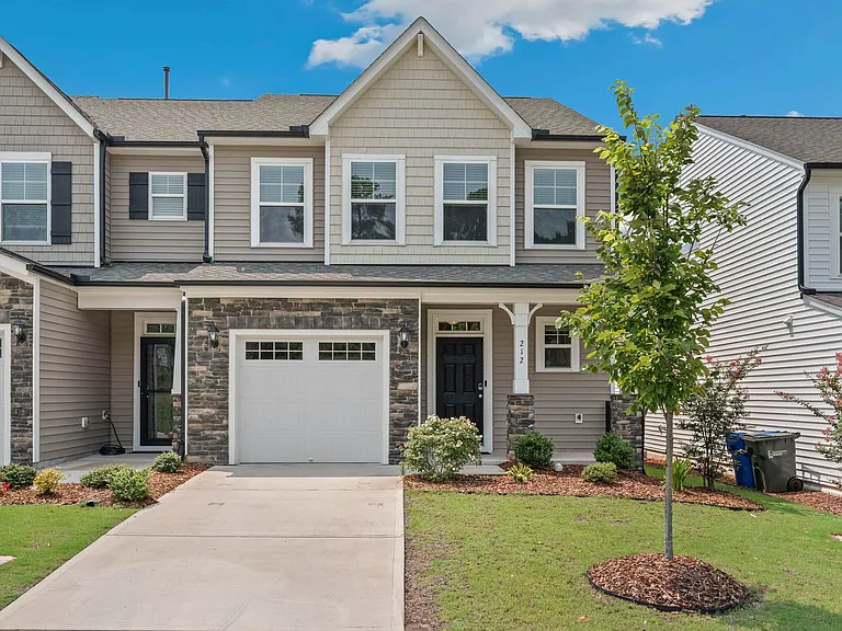 212 Oakchest Ct — Photo 1