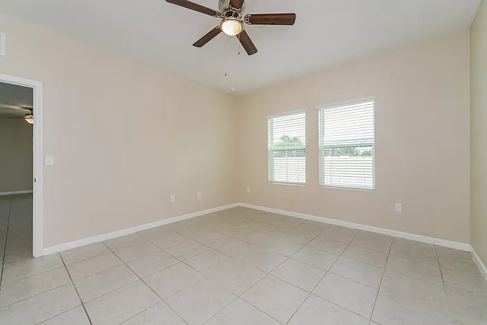 324 Kenilworth Dr — Photo 8