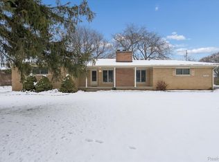 7127 Meadowvue Dr, Grand Blanc, MI 48439