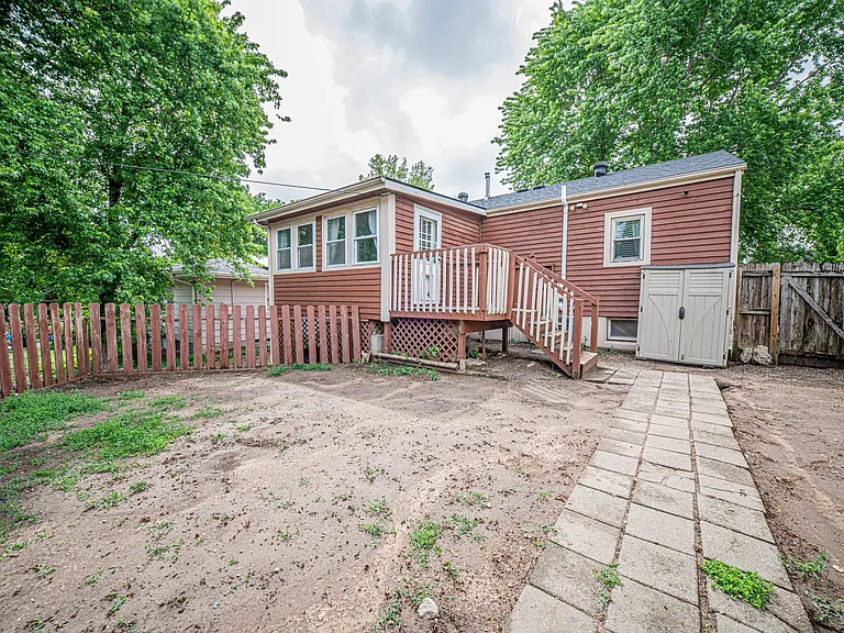 224 W Chestnut St — Photo 46