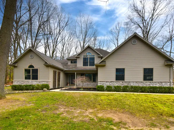 3020 Oak Ln, Stevensville, MI 49127
