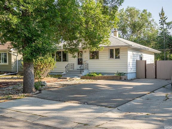 2nd image of 237 Orchard CRESCENT