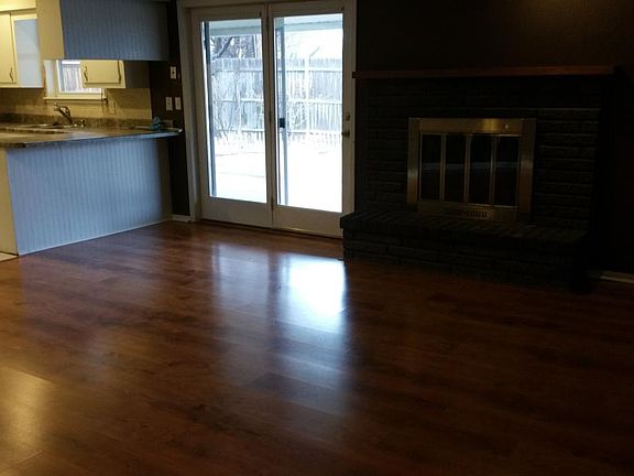 3rd image of 904 Eagle Dr