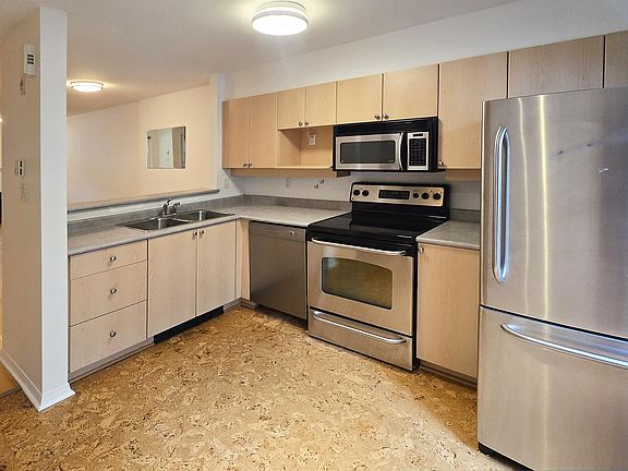 5th image of 229 E 11th Ave