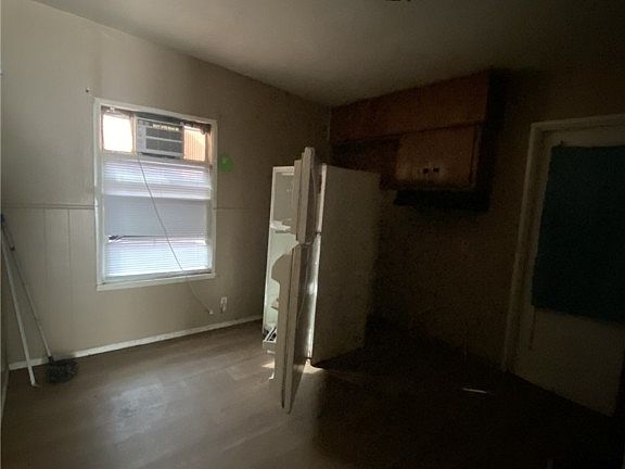 4th image of 1100 S Cameron St