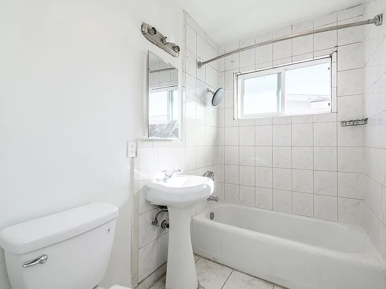 2506 S Rosewood Ave — Photo 7