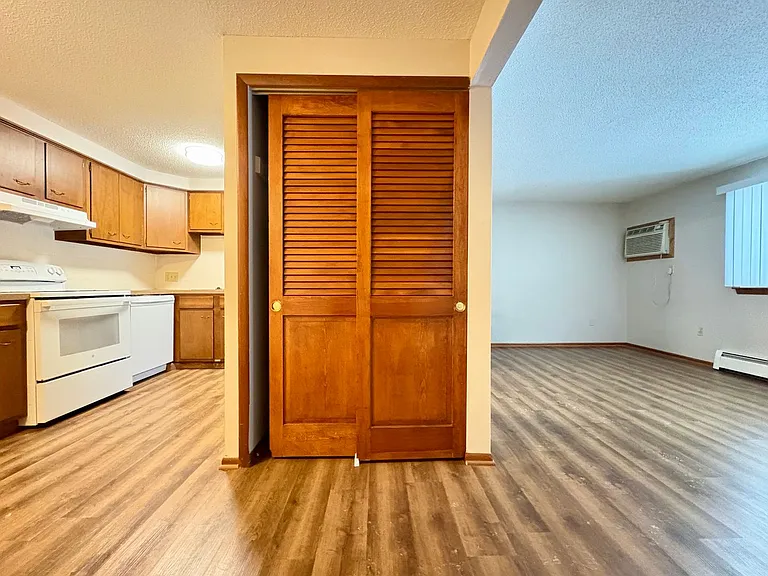 Camelot Village Apartments — Photo 14
