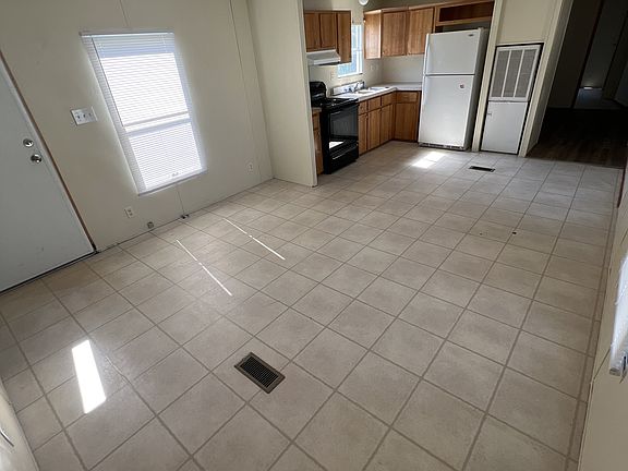 4th image of 102 Oakwood Dr