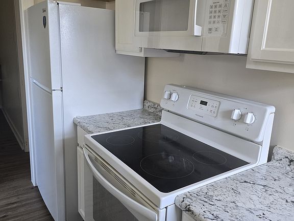 4th image of 6314 W Jackson St #3