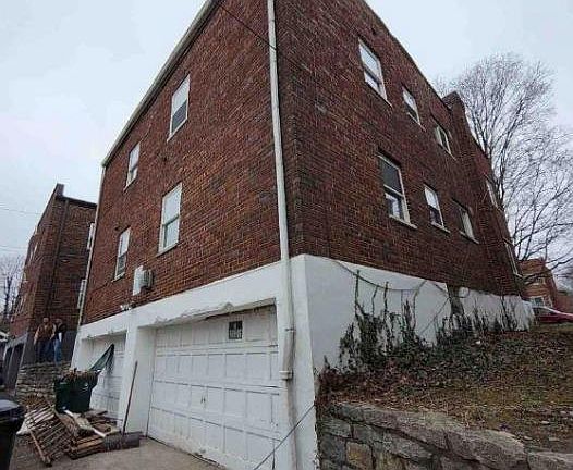 3rd image of 5008 Newfield Ave