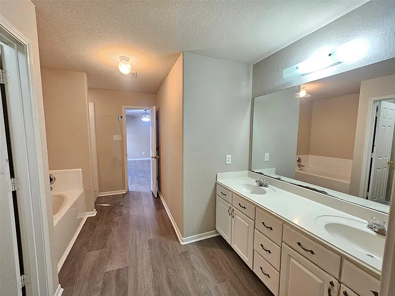 11015 Walkup Way — Photo 12