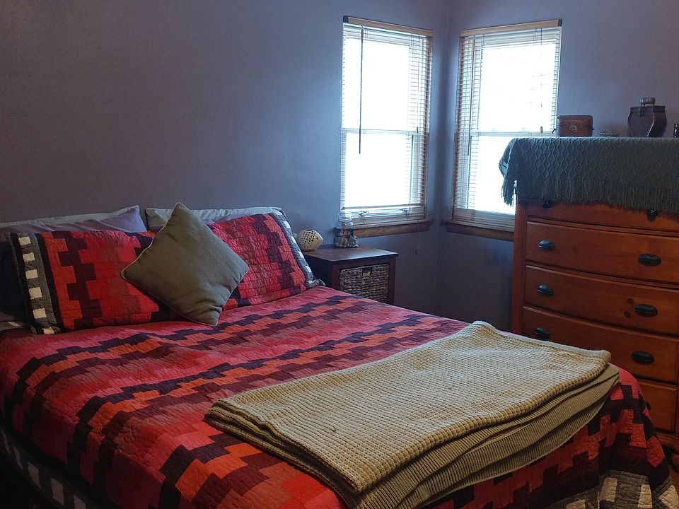 1st image of 6 Carolyn St