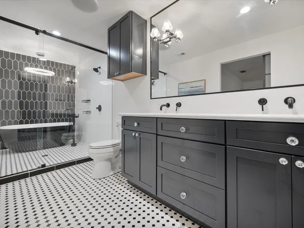 2201 Ravenwood Dr, Grand Prairie, TX 75050