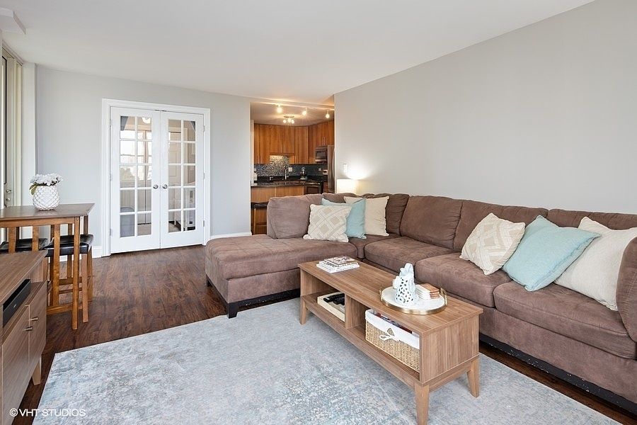 1st image of 3033 N Sheridan Rd APT 811
