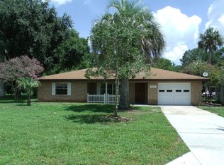 28131 Lois Dr, Tavares, FL 32778