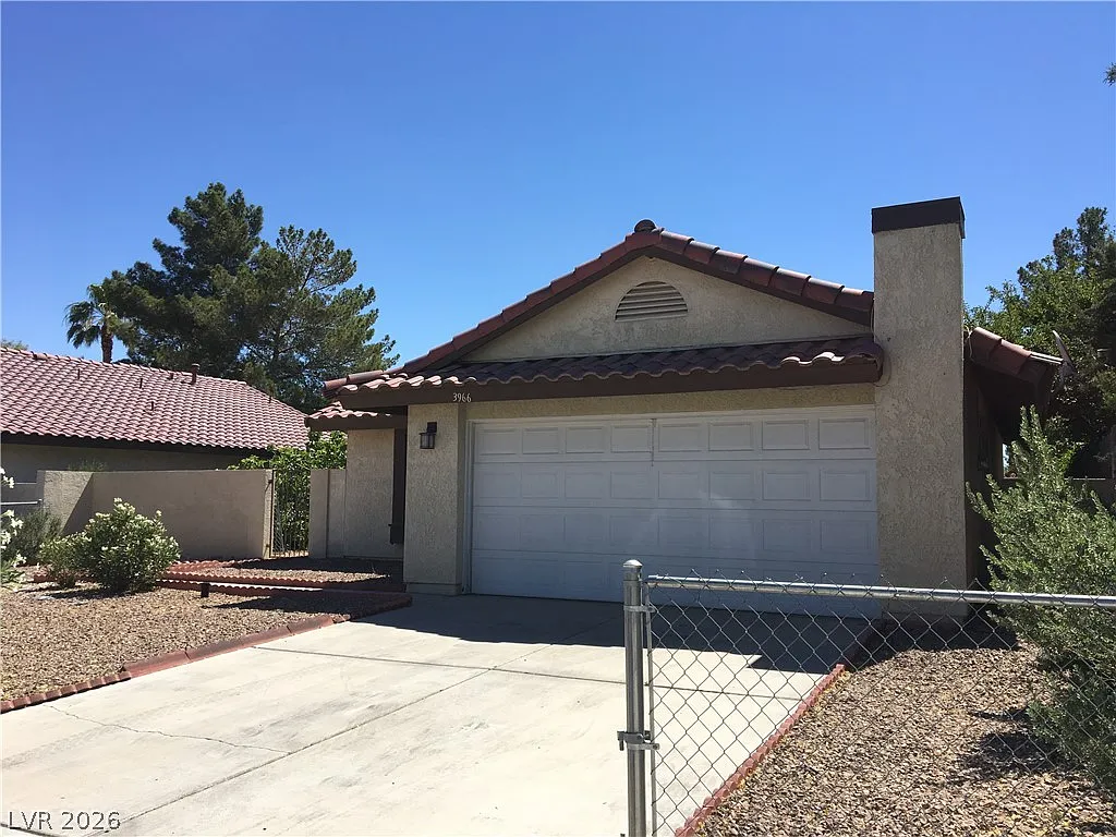 3 bed, 2.0 bath, 1326 sqft, $1,850 — Photo 2