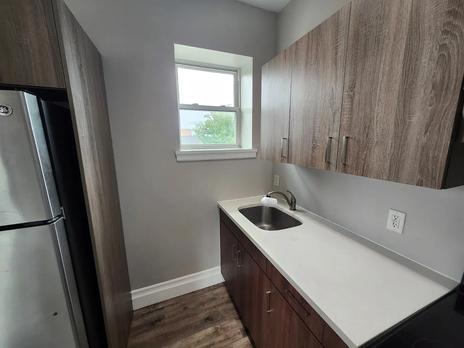 105 N Grove St — Photo 2