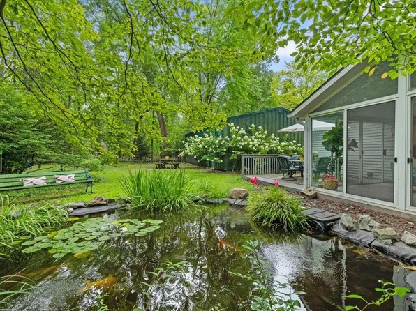 16153 Krob Rd, Union Pier, MI 49129